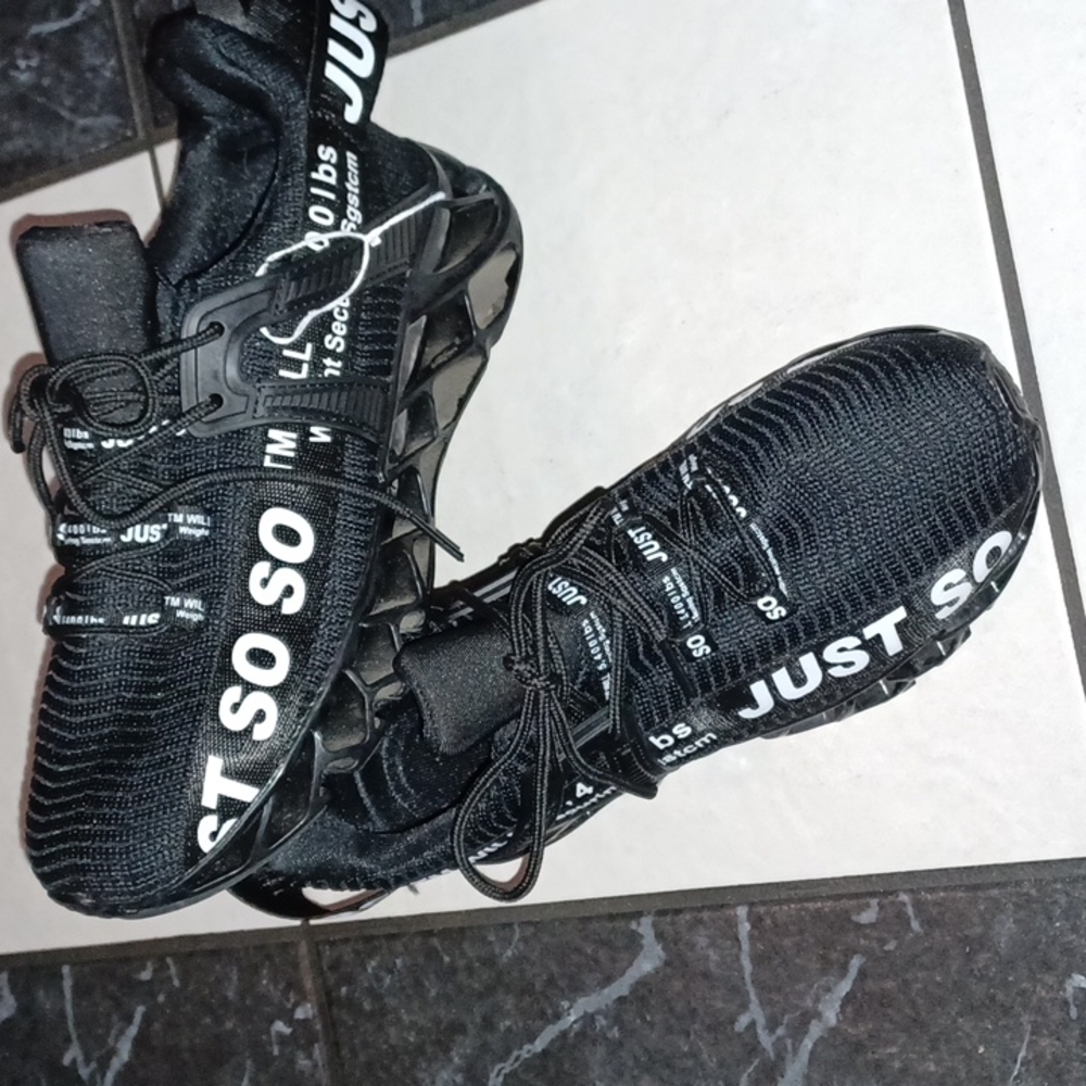 Just So So Athletic Non-Slip Shoe Womens Size EU 39 fits US Size 8 Black/White